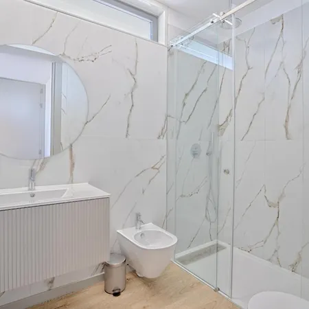 Brand New Luxurious Ap T2 - Amazing View- With Garage 加亚新城