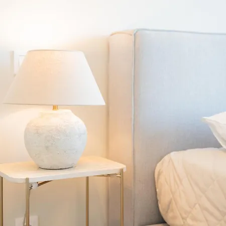 Brand New Luxurious Ap T2 - Amazing View- With Garage 加亚新城