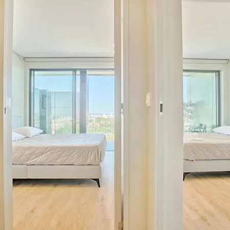 Апартаменты Brand New Luxurious Ap T2 - Amazing View- With Garage Вила-Нова-ди-Гая